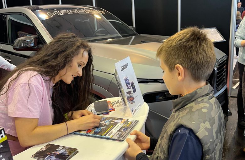 Vicky Chakalaka bei der Autogrammstunde auf der Essen Motor Show 2024