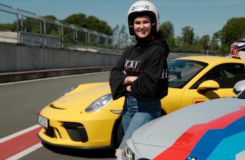 Vicky Chakalaka im M2 Competition beim A-Lizenz-Lehrgang am Bilster Berg, begleitet von Kröger Racing.